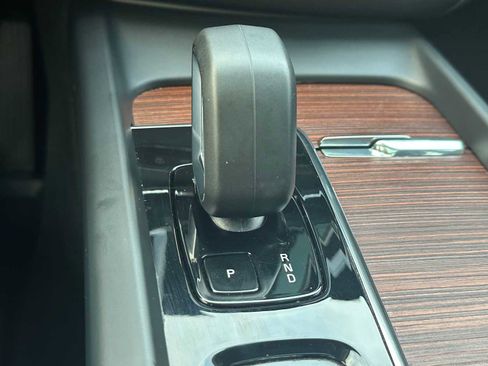 Certified 2023 Volvo XC60 B5 Plus w/ Climate Package image 28