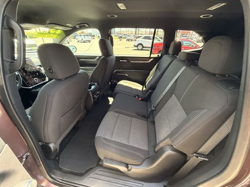 Used 2025 GMC Acadia Elevation FWD image 17