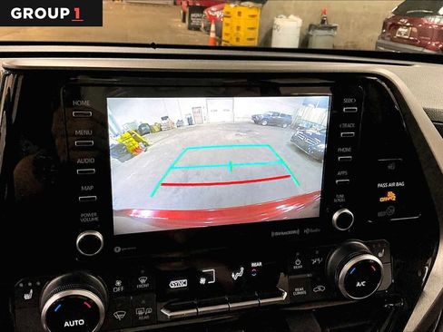 Used 2021 Toyota Highlander XLE image 26