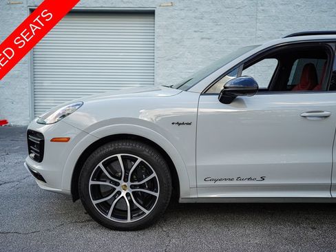Used 2021 Porsche Cayenne Turbo S AWD/4WD image 10