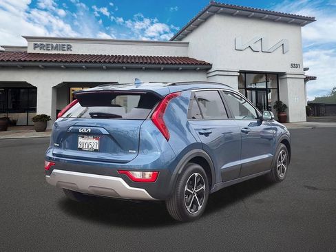 Used 2025 Kia Niro EX FWD image 8
