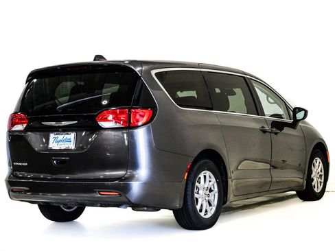 Used 2023 Chrysler Voyager LX FWD image 6