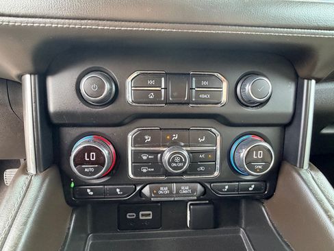 Used 2023 Chevrolet Suburban LT RWD image 14