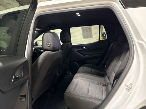 Used 2025 Chevrolet Equinox LT image 23