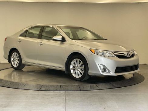 Used 2012 Toyota Camry XLE w/ Leather Pkg FWD image 7
