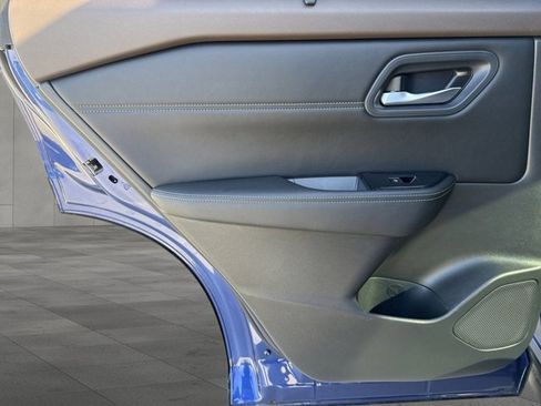 Used 2023 Nissan Rogue SL w/ SL Premium Package image 25