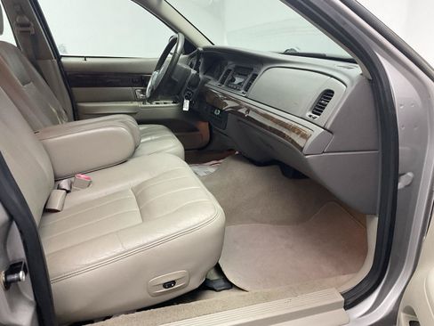 Used 2010 Mercury Grand Marquis LS RWD image 21