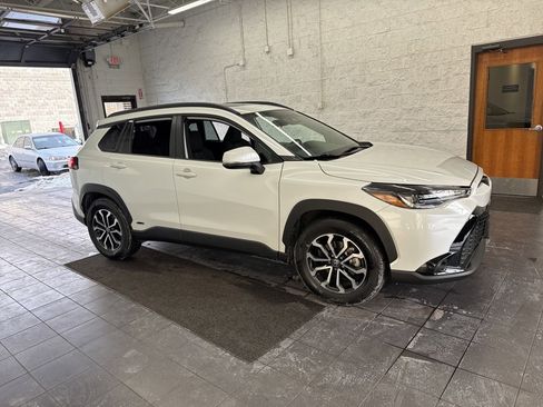 Certified 2024 Toyota Corolla Cross SE image 1