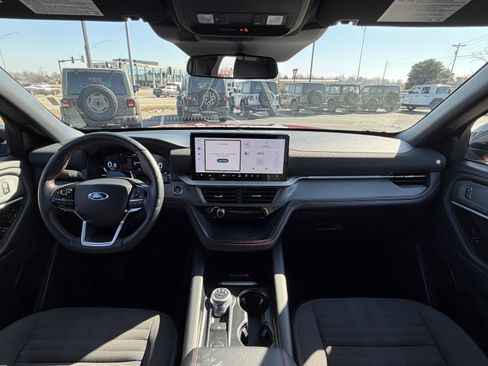 Used 2025 Ford Explorer ST-Line image 12