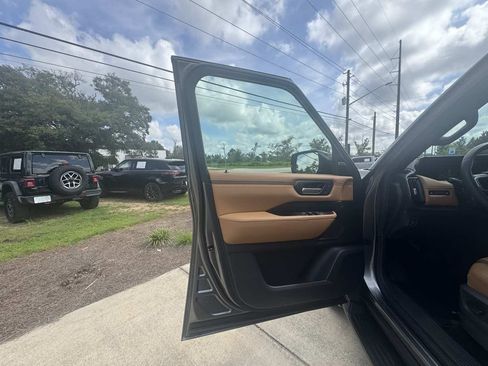 Used 2025 Nissan Armada SL w/ Captain's Chari Seat Package AWD/4WD image 27