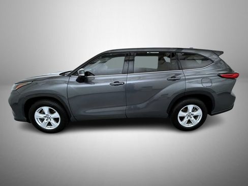 Used 2022 Toyota Highlander L FWD image 8