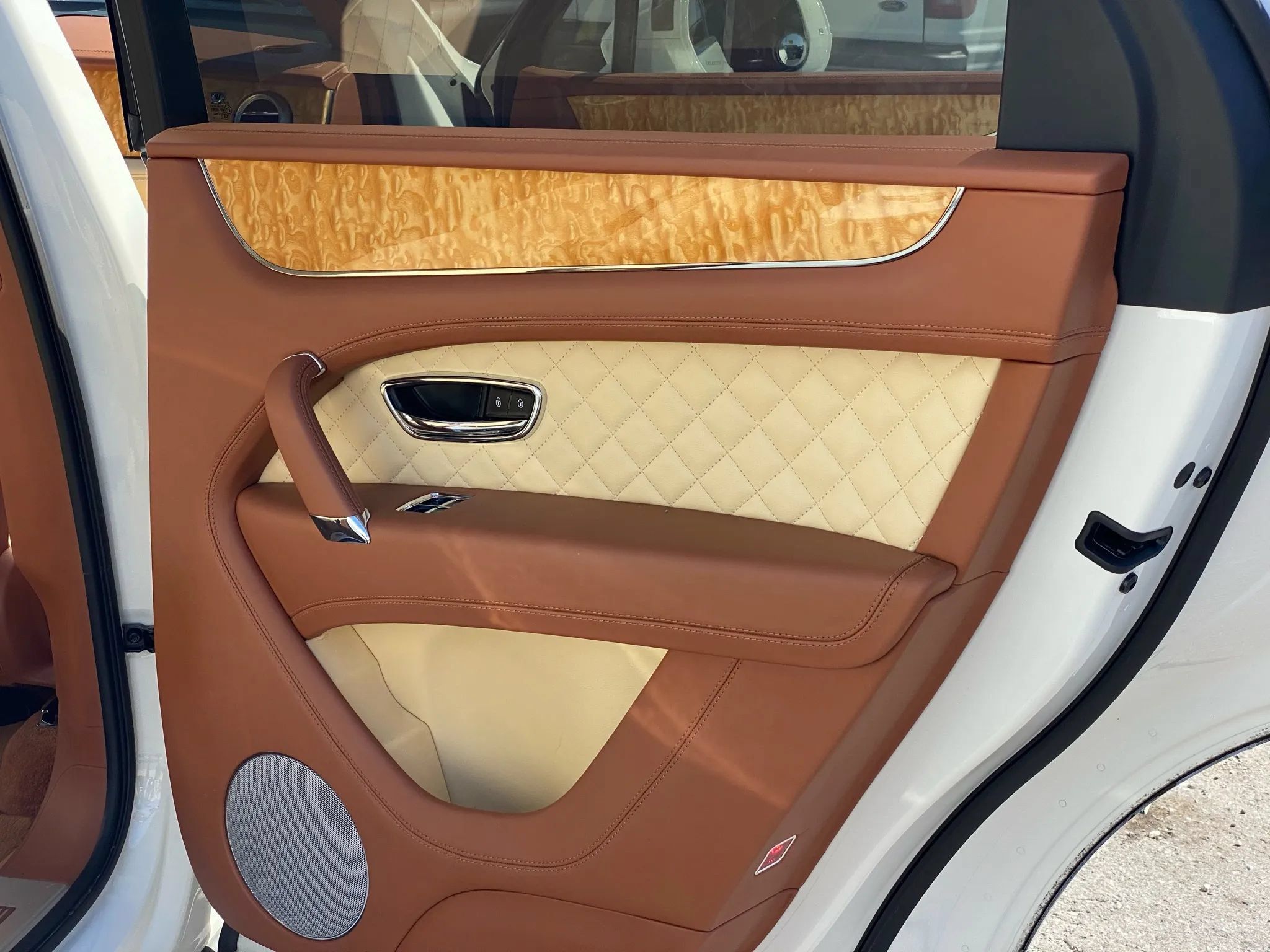 Used 2017 Bentley Bentayga AWD/4WD image 16