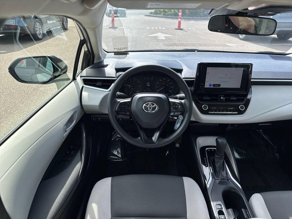 Used 2025 Toyota Corolla LE AWD/4WD image 11