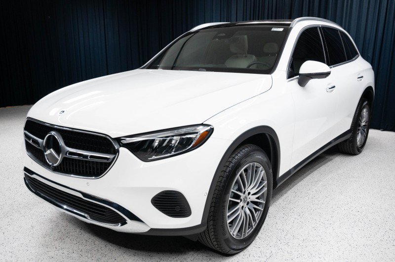 New 2027 Mercedes-Benz GLC 300 image 1
