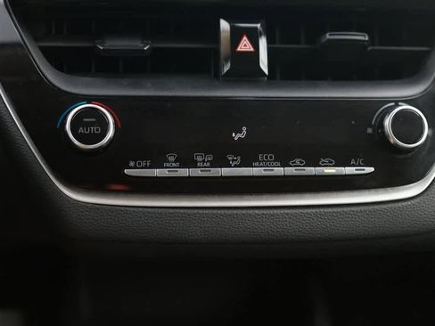 Used 2020 Toyota Corolla LE image 19