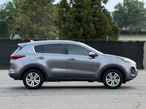 Used 2017 Kia Sportage LX w/ LX Popular Package AWD/4WD image 7