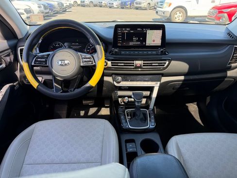 Used 2021 Kia Seltos SX w/ SX Sunroof Package AWD/4WD image 7