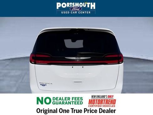 Used 2024 Chrysler Pacifica Touring-L image 33
