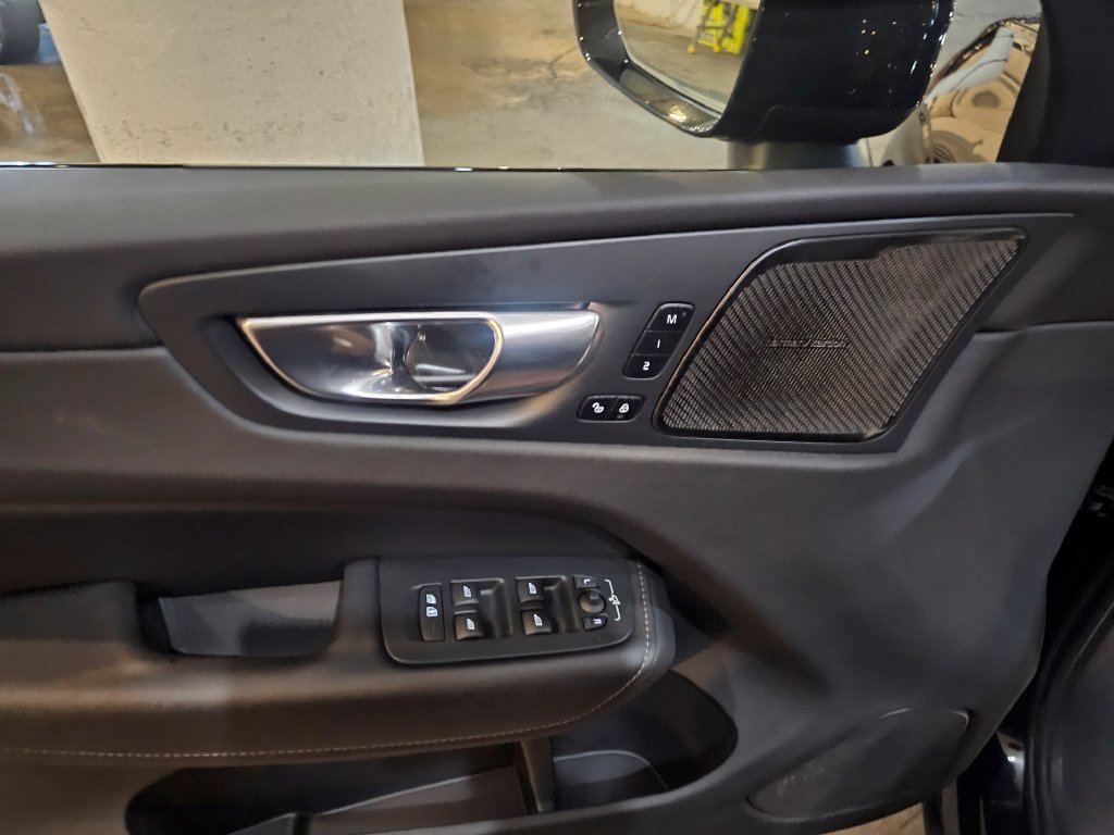 Certified 2024 Volvo XC60 T8 Ultimate w/ Protection Package Premier AWD/4WD image 19