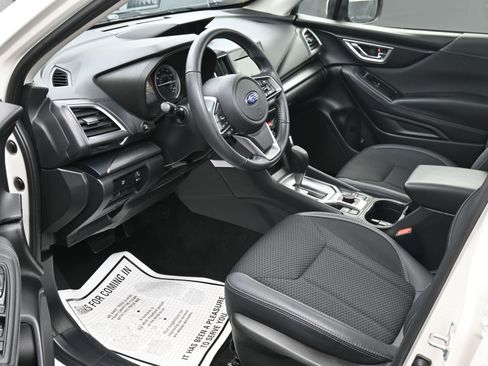 Used 2023 Subaru Forester Premium image 18