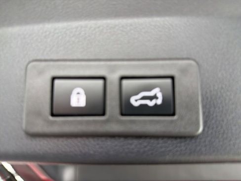 Used 2022 Subaru Ascent Limited w/ Technology Package image 11