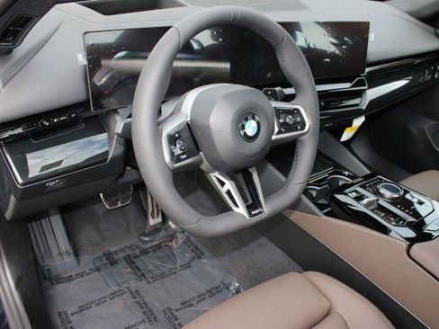 Used 2026 BMW 530i w/ M Sport Package RWD image 4