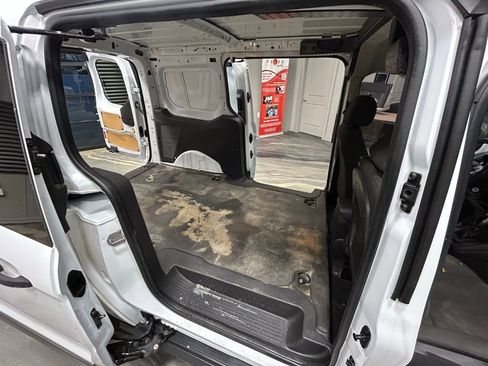 Used 2018 Ford Transit Connect XLT image 36