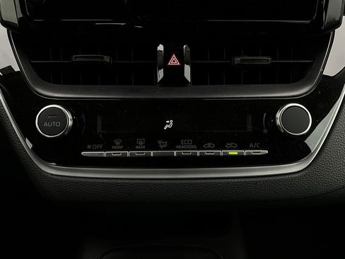 Used 2025 Toyota Corolla LE image 24