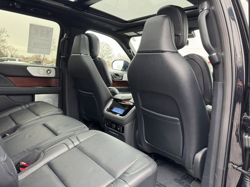 Used 2024 Lincoln Navigator Reserve image 16