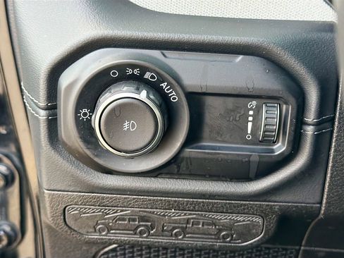 Used 2024 Jeep Wrangler Sahara image 32