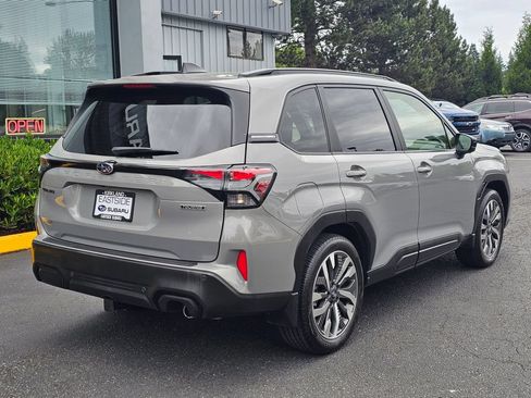 Used 2025 Subaru Forester Touring w/ Popular Package - Touring AWD/4WD image 7