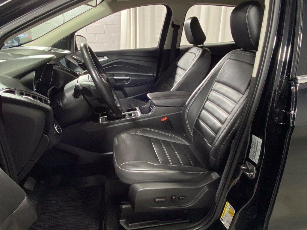 Used 2018 Ford Escape Titanium w/ Ford Safe & Smart Package AWD/4WD image 17