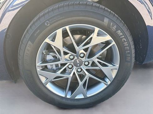 Used 2025 Genesis GV70 2.5T w/ Advanced Package image 40