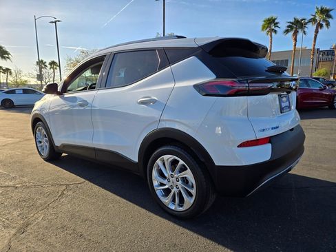 Used 2023 Chevrolet Bolt EUV LT image 4
