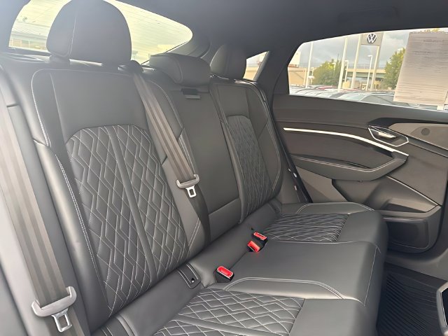 Used 2024 Audi SQ8 e-tron Premium Plus w/ Black Optic Package AWD/4WD image 22