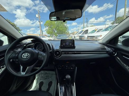 Used 2017 Toyota Yaris iA FWD image 6