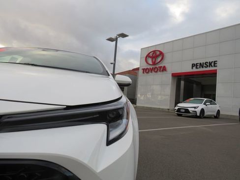 Certified 2025 Toyota Corolla SE w/ SE Package image 4