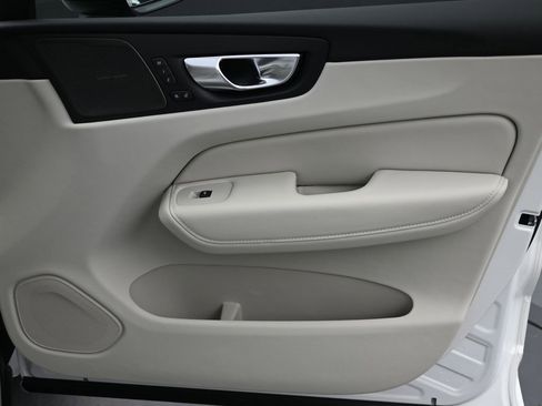 New 2026 Volvo XC60 B5 Ultra w/ Climate Package image 14