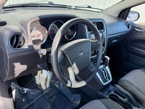 Used 2011 Dodge Caliber Mainstreet image 9