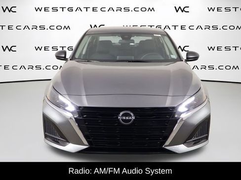 Used 2025 Nissan Altima 2.5 SV FWD image 2