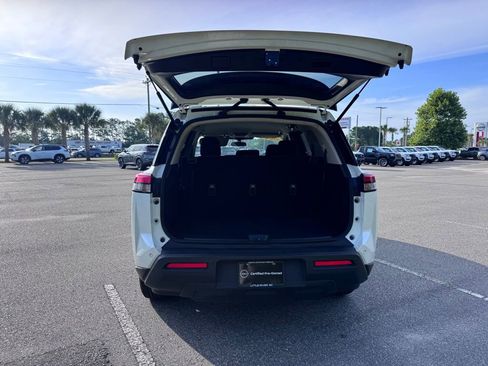 Certified 2024 Nissan Pathfinder SV image 6