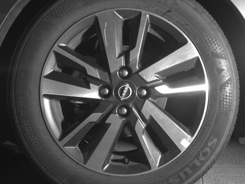 Used 2025 Nissan Versa SV image 12