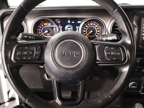 Used 2019 Jeep Wrangler Unlimited Sport S AWD/4WD image 3