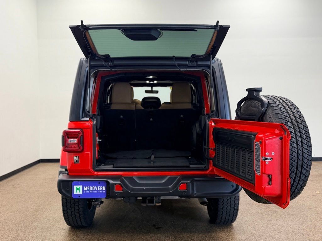 Used 2021 Jeep Wrangler Unlimited Sahara w/ Uconnect 4C Nav & Sound Group AWD/4WD image 5