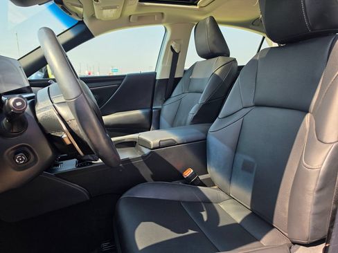 Used 2024 Lexus ES 300h w/ Premium Package FWD image 11