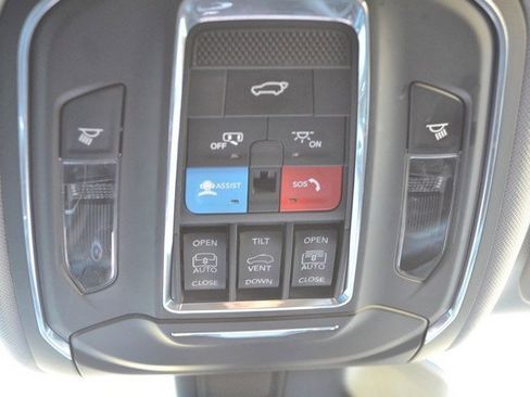 Used 2023 Jeep Grand Cherokee Altitude image 35