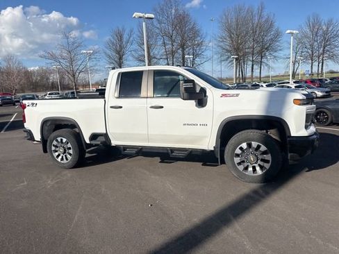 Used 2024 Chevrolet Silverado 2500 Custom w/ Custom Convenience Package image 8