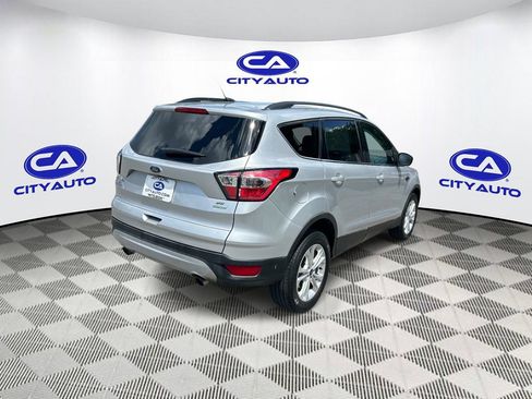 Used 2017 Ford Escape SE w/ Equipment Group 201A FWD image 4