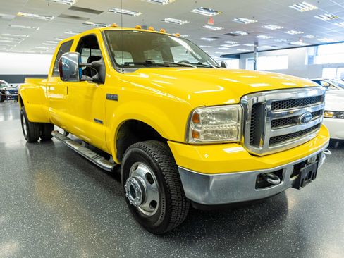 Used 2006 Ford F350 Lariat AWD/4WD image 3