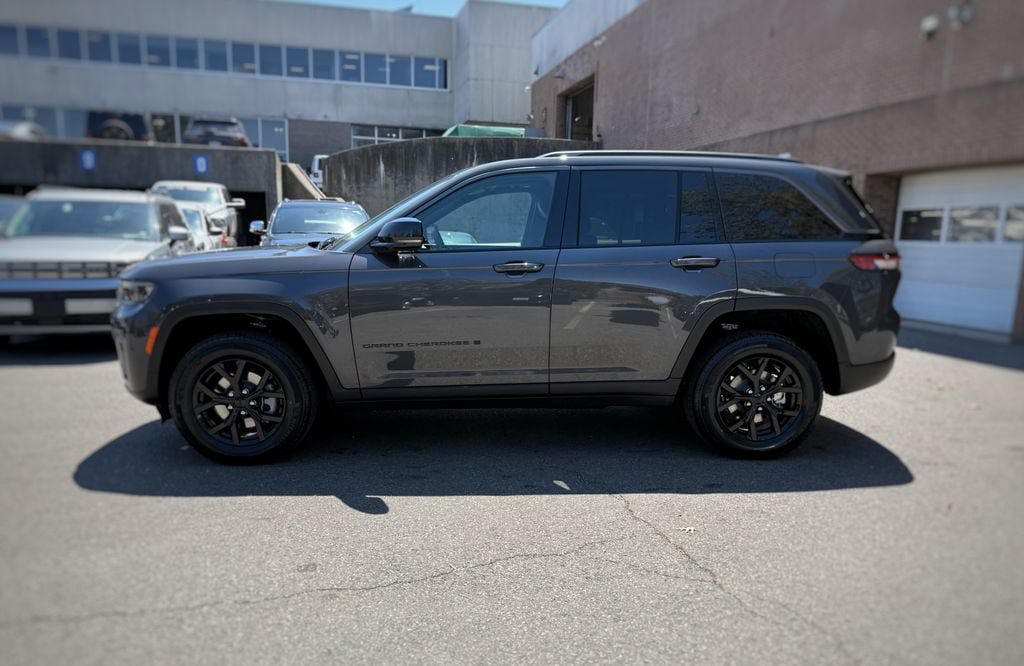 New 2026 Jeep Grand Cherokee Altitude AWD/4WD image 13